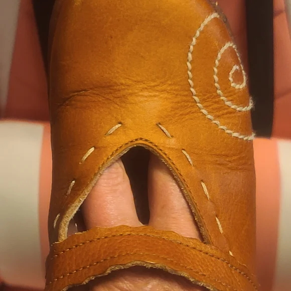 El Naturalista Spiraled Orange Mules - Picture 2 of 7